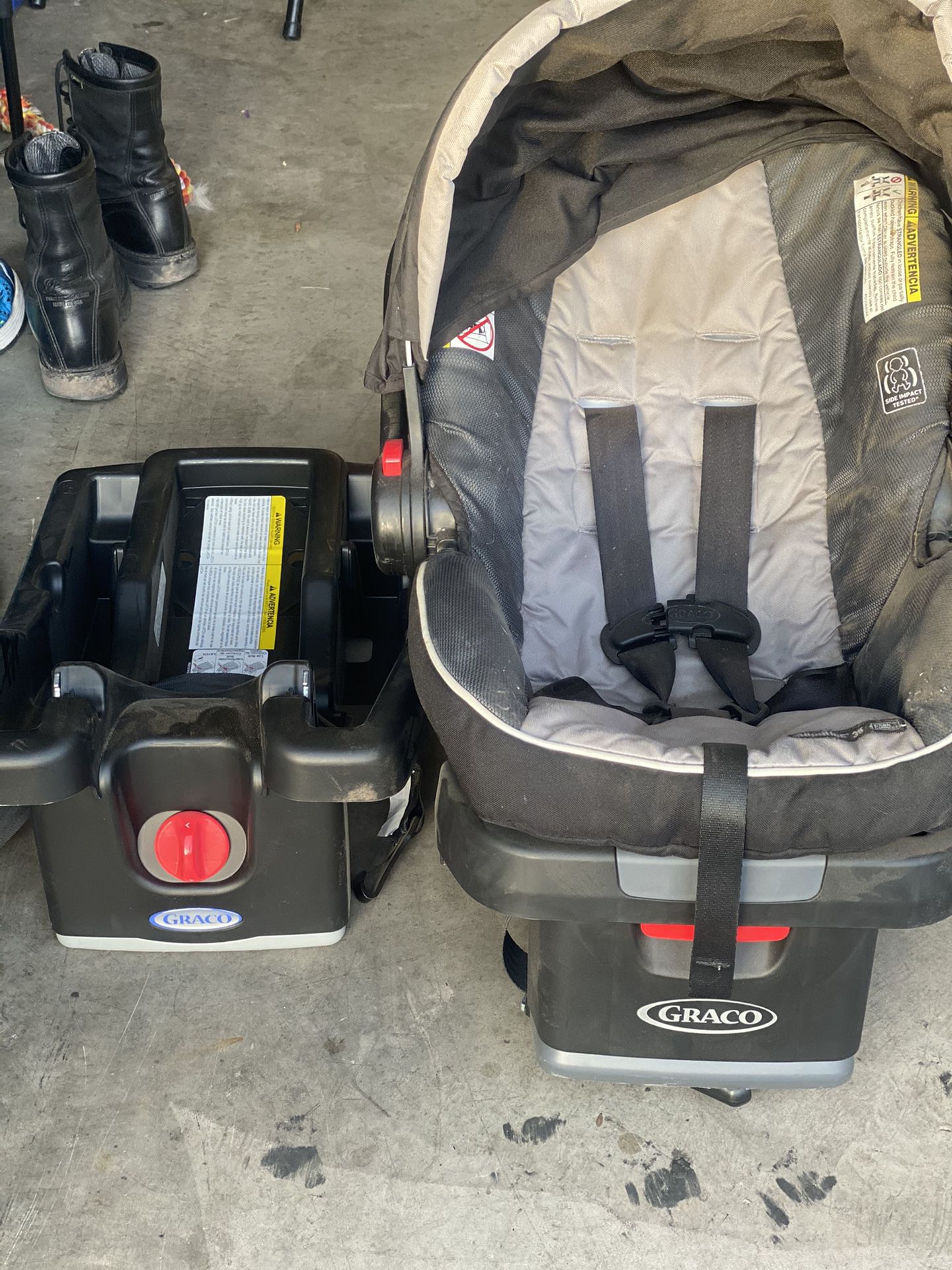 Graco car seat with base.