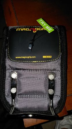 Magnetic hammer holder