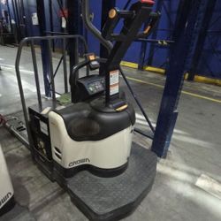 Crown Rider Pallet Jack 