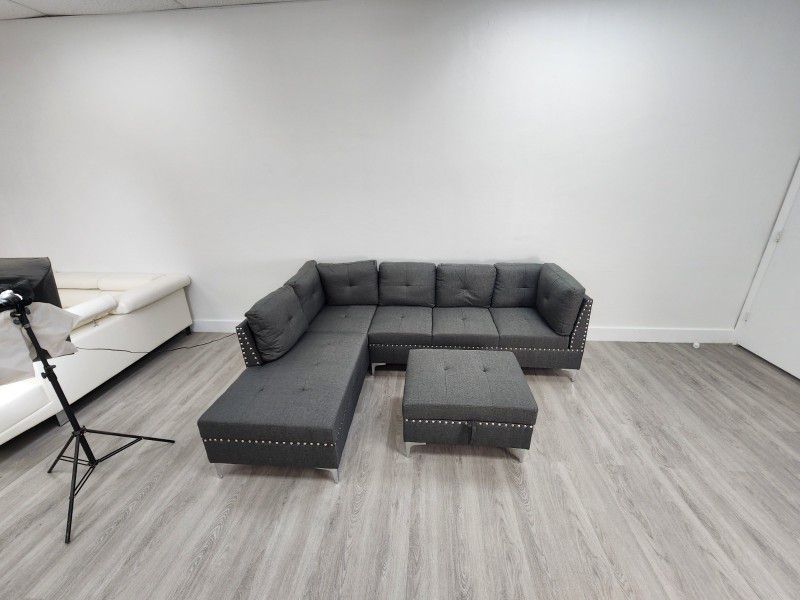 SECTIONAL COUCH WITH OTTOMAN 