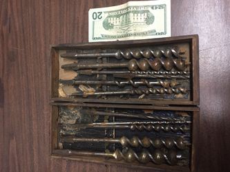 Vintage Hand Brace Solid Center Auger Bits(11) in wooden box.