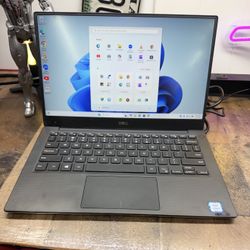 DELL XPS 2020 i5 8gb 240gb SSD 13" New Battery, Includes Charger