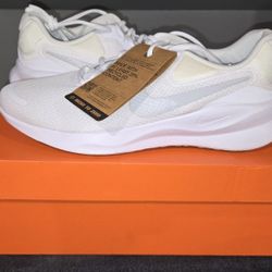 Nike Revolution 7 Size 10.5M
