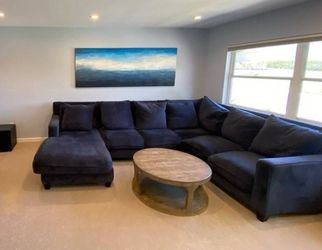 High quality U-shaped modular sectional with Ottoman