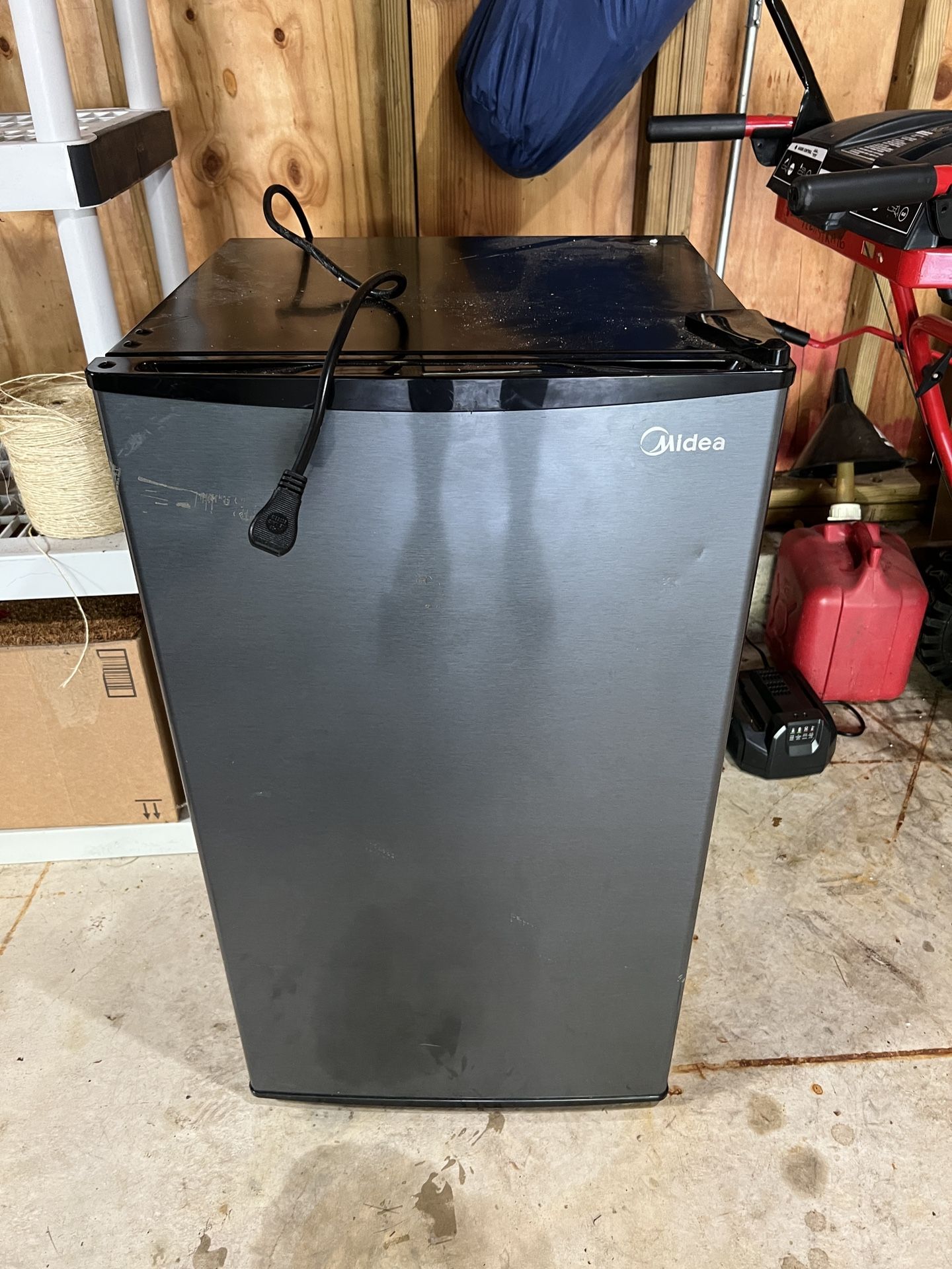 Midea Mini-fridge
