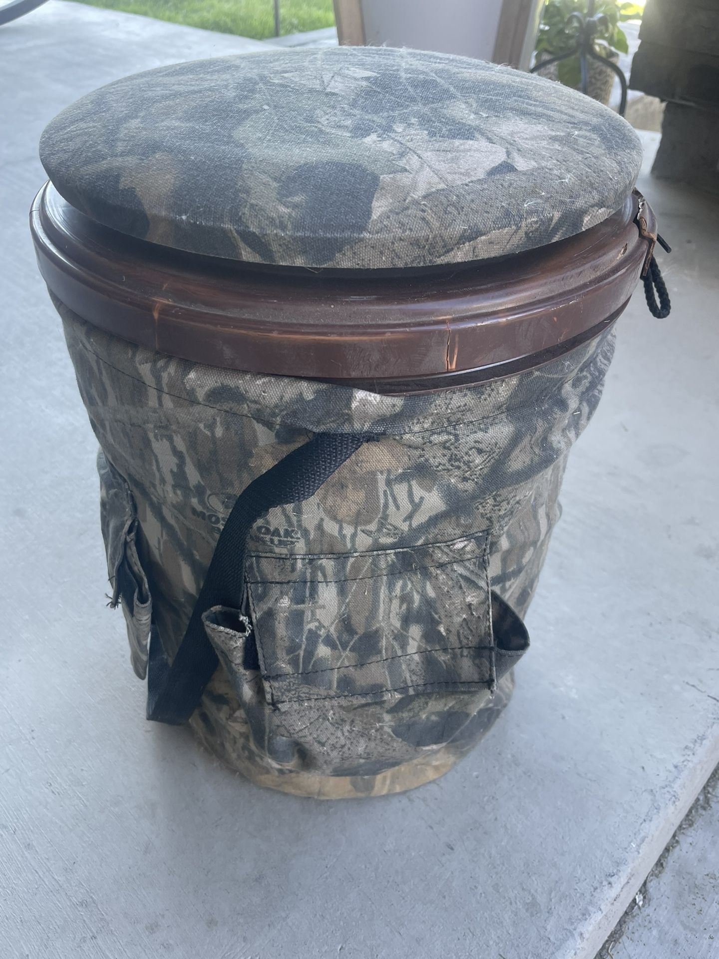 Outdoor Bucket Cooler With Pouches 