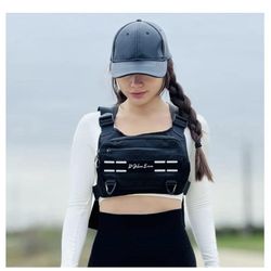 Sports Chest Bag for Women, Men, Water Resistant Lightweight Front Running Vest Bag wit