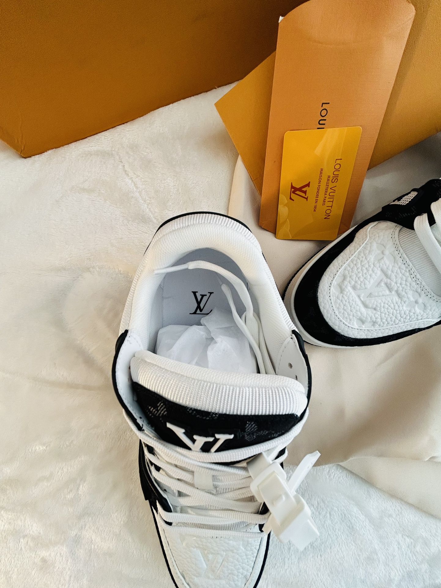 Louis Vuitton Trainer Sneaker For Men Size 8 for Sale in Los Angeles, CA -  OfferUp
