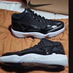 JORDAN 11 RETRO LOW MEN SIZE 9- Brand New!