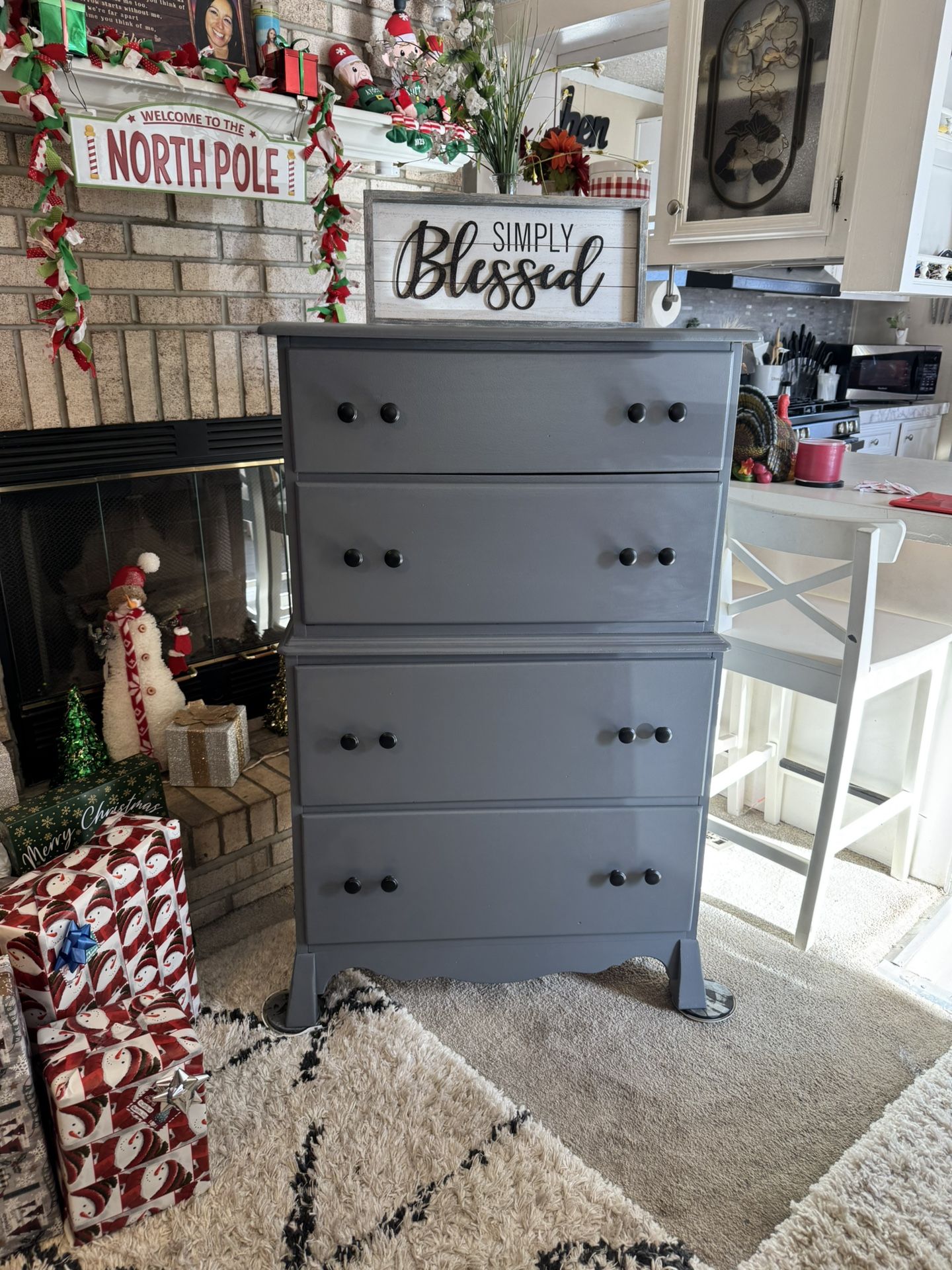 ✨✨GORGEOUS GRAY TALL 4 DRAWER DRESSER✨✨