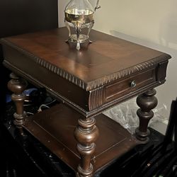 Coffe Table, Console Table, End Table Pristine Condition 