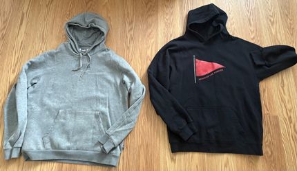 2 men’s Sweatshirts size L