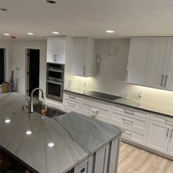 Kitchen Cabinets With Quartz Or Granite Countertops 
