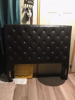 Back base of queen bed