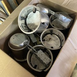 6 Recessed Lights And Cans