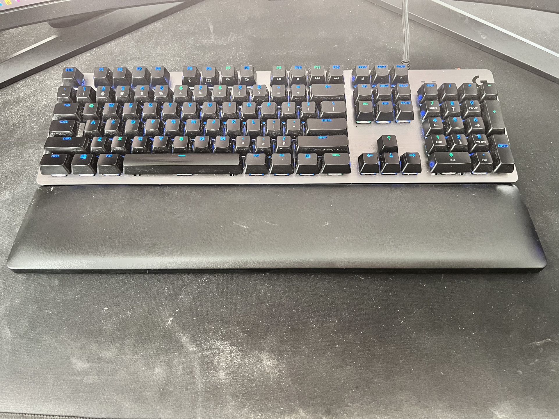 Logitech G513 Carbon GX Blue Clicky Switches Lightsync RGB Mechanical Gaming Keyboard