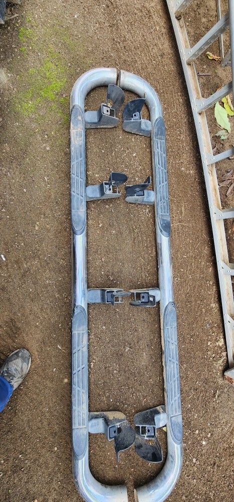 GMC / CHEVY PART OEM SIDE STEPS
