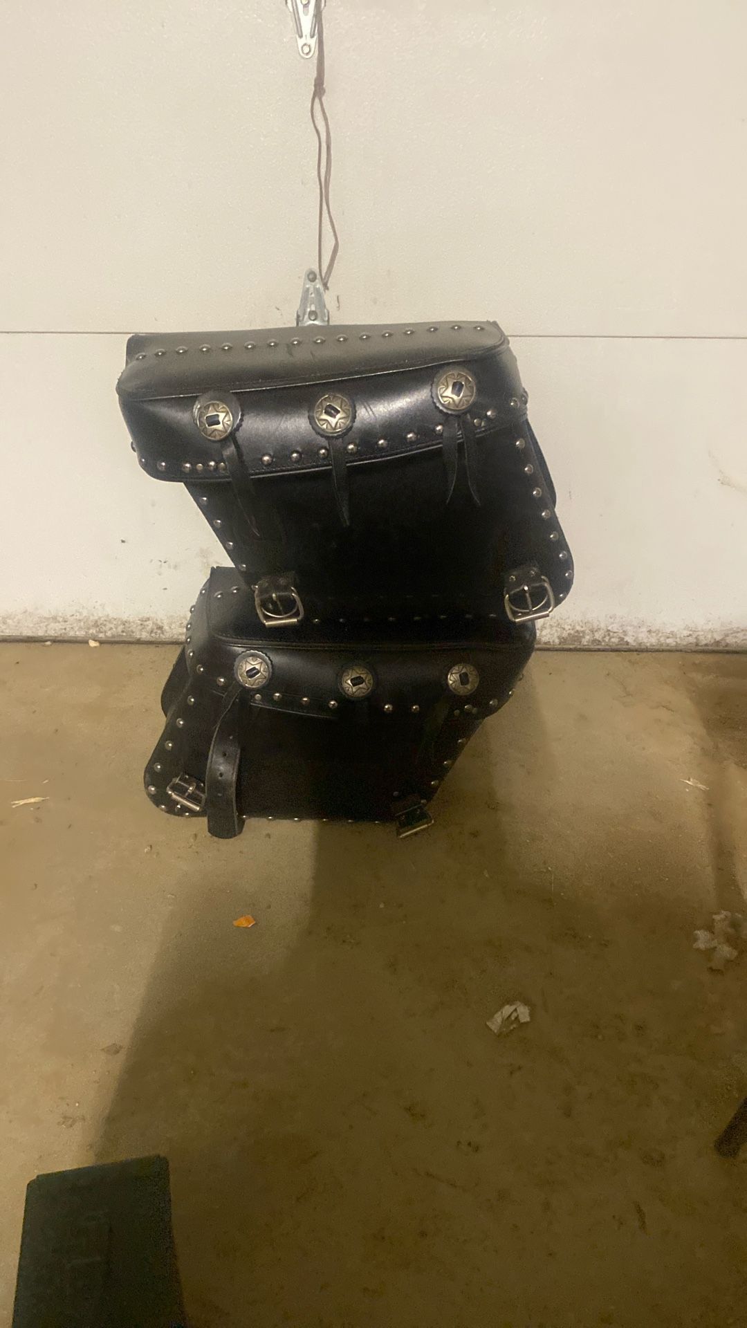 Motorcycle saddlebags
