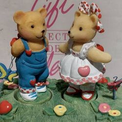 
Avon Kissing Bears Music Box 