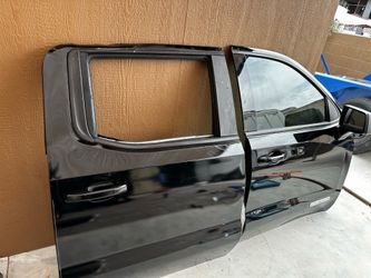 Chevy ,GMC SIERRA  AT4 Doors right side fits 2023-2024-2025-2026 /le queda esos años