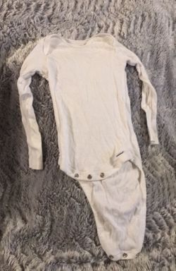 NEVER WORN!! 24Mo plain white onesie