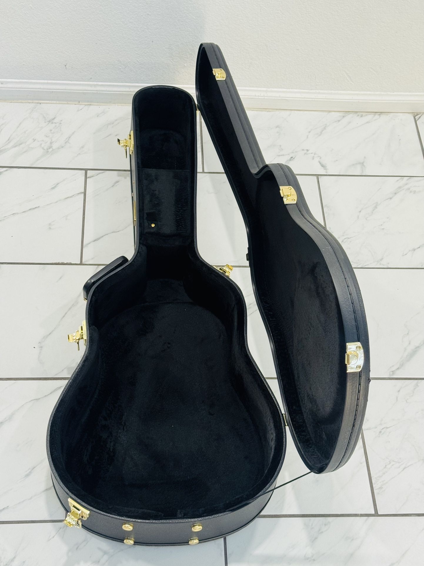 44” Yamaha Hardshell Case for full Size Acoustic Guitar