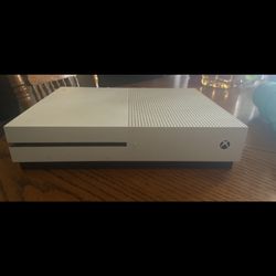 XBOX ONE S W CONTROLLER AND GTA 