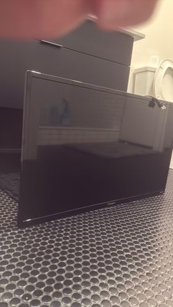 35 inch Westinghouse Roku