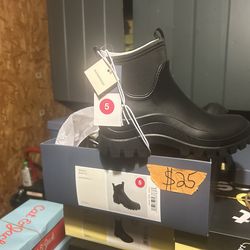 The treasure chest discount store