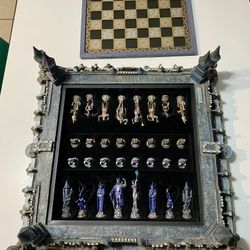 Franklin Mint Chess Set Guardians Of The Fortress Michael Whelan