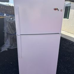 GE Fridge Good Condition 