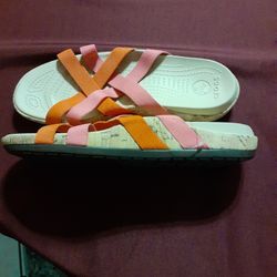 New Womens Size 10 Crocs  Pink