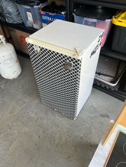 Mini fridge