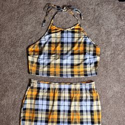 2-Piece Plaid Crop Top And Skirt Outfit 