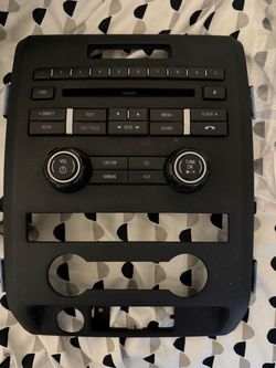2012 Ford F150 Radio Control Panel Face Plate, Like New