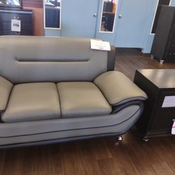 SINGLE LOVE SEAT