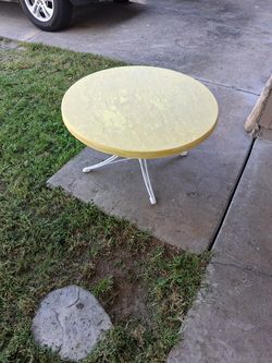 INDOOR/OUTDOOR TABLE
