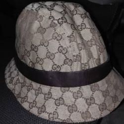 Authentic Gucci GG monogram leather trim bucket hat $400 OBO
