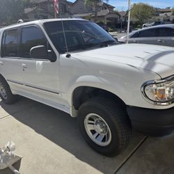 2000 Ford Explorer