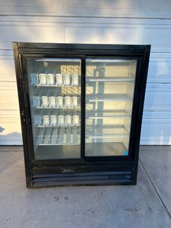 True commercial refrigerator glass door