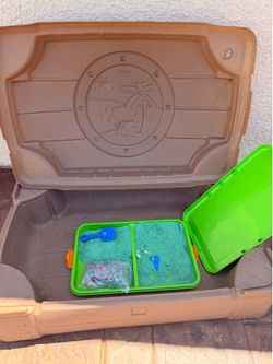 Step2 Kids Sandbox With Lid + Kinetic Sand & Accessories