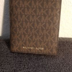 Michael Koors Jet Set Passport Wallet 
