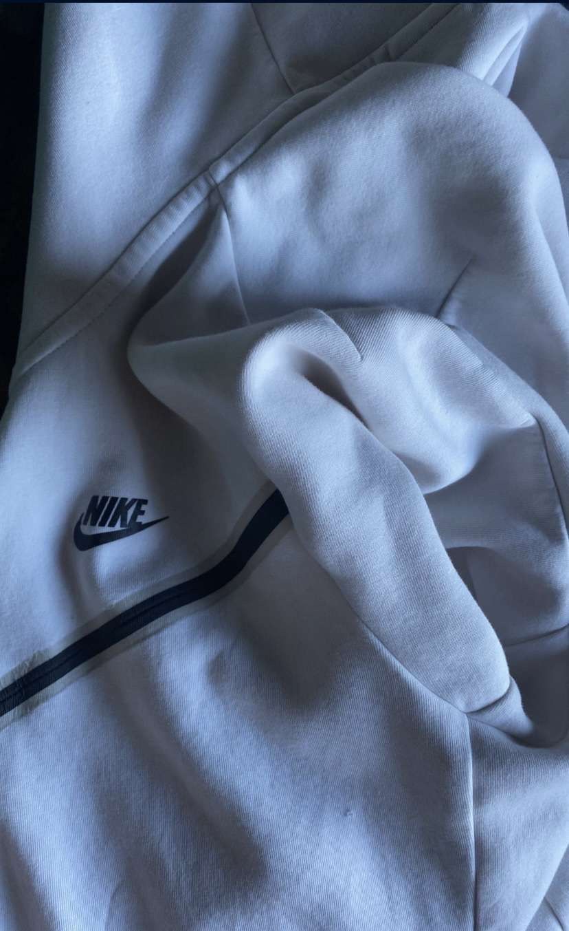 White Nike tech,Large