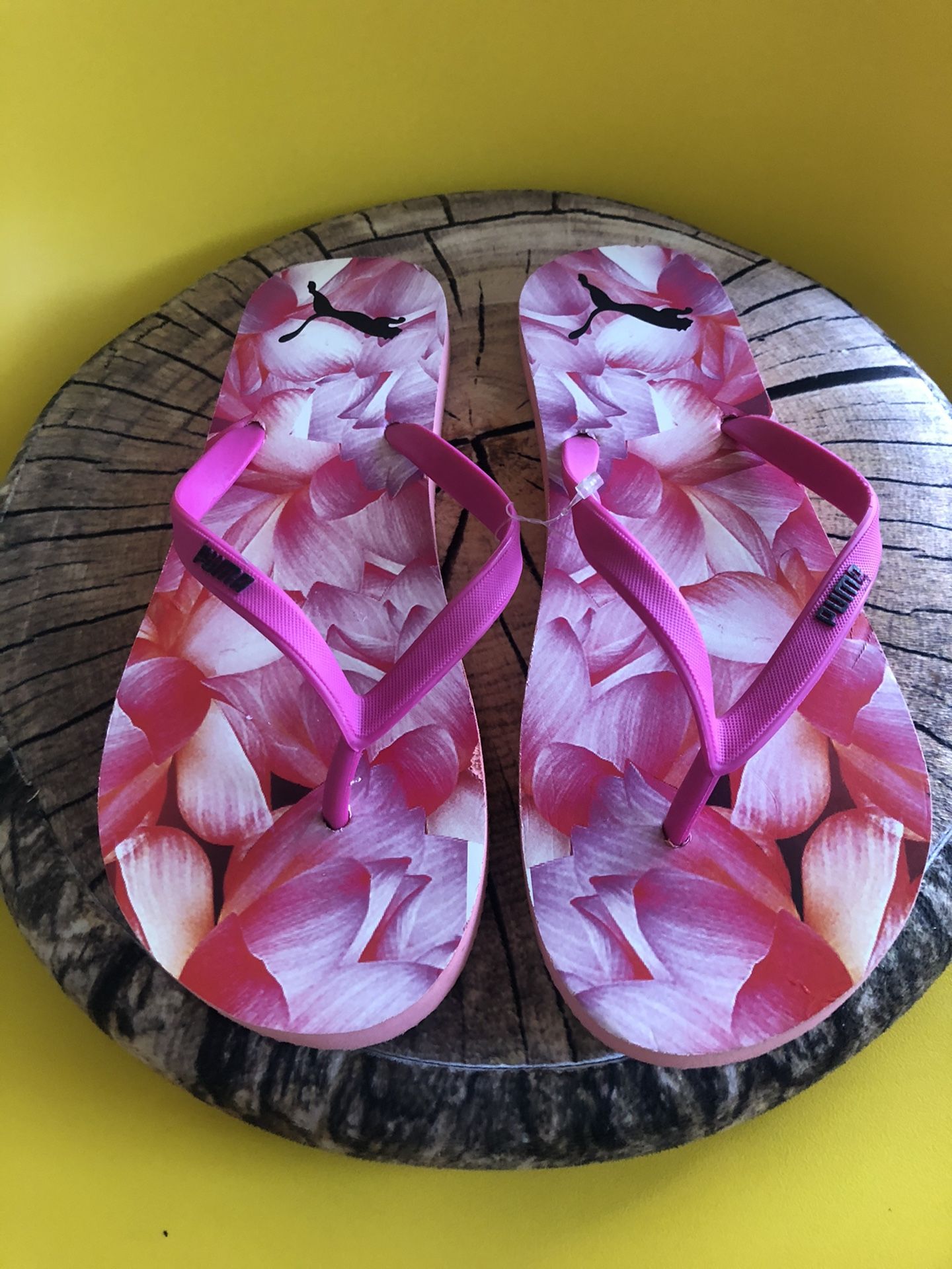 Brand New Puma Flip Flops 9 Women