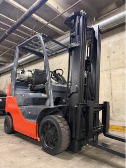TOYOTA MODEL 8, latest model 4500 lb, 3 stage, side shift