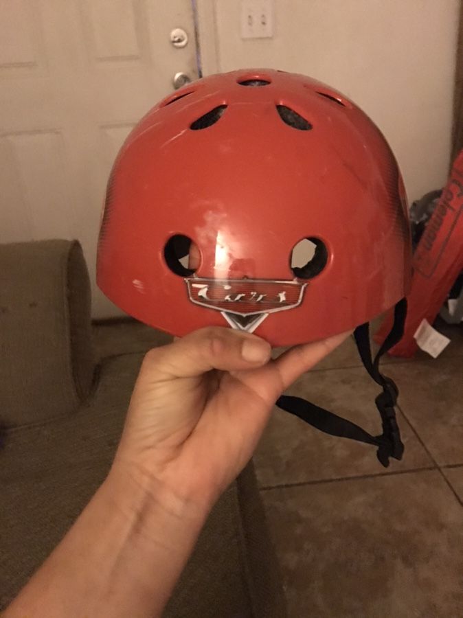 I’m saleing this car helmet for 10