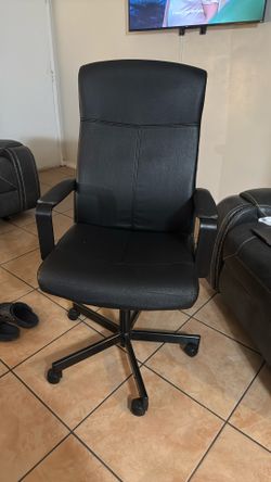 Office Chair/ Silla De Oficina 