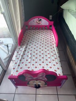 Toddler bed with mattress