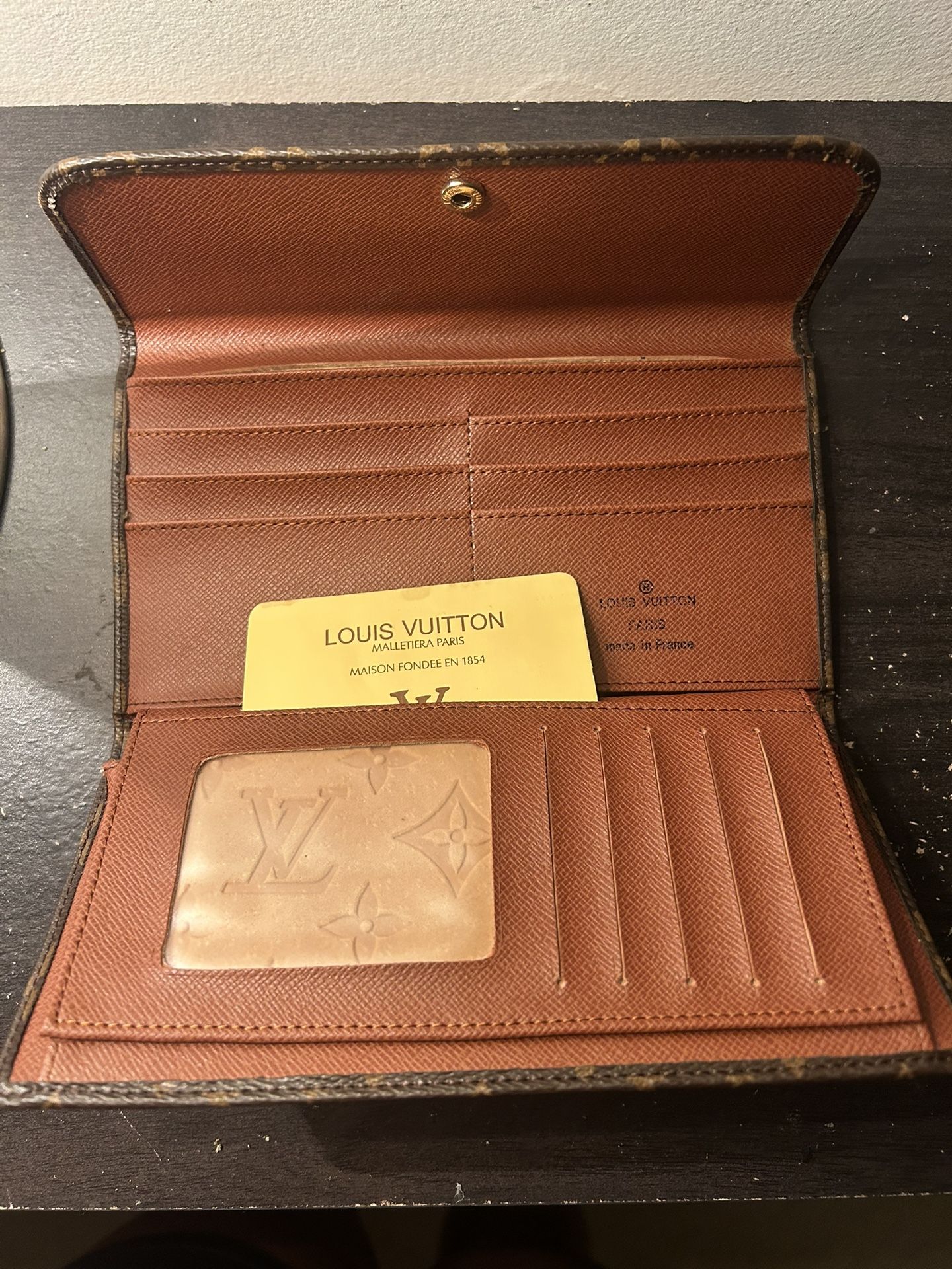Unused LV WALLET