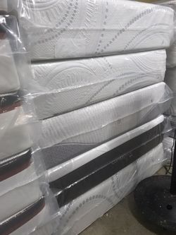 Brand  New Queen Size Memory Foam Mattress $299.financing  Available No Credit Needed 